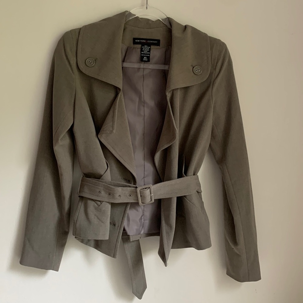 New WITHOUT Tags Woman’s New York & Co Gray Blazer with Belt, Size: XS